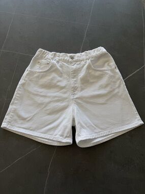 Pull&Bear White Elastic High-Waist Shorts